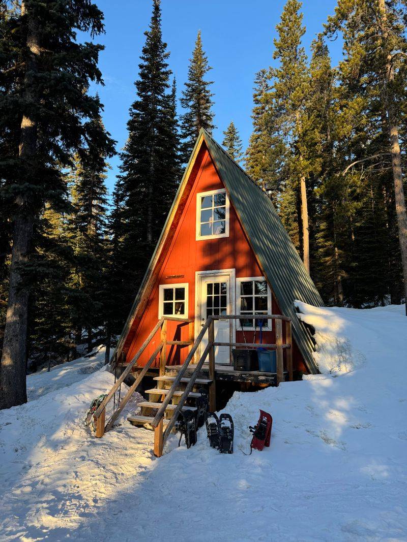 Snoqualmie Backcountry Creek Cabin, Alpine Lakes Fringe