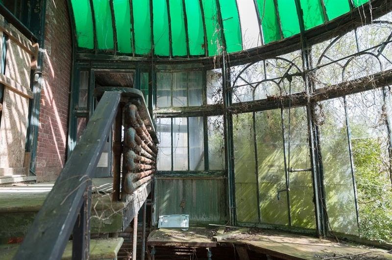 Dunnington Mansion Ruins: The Signature Subject