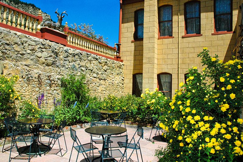 A Courtyard That Amplifies Storm Echoes