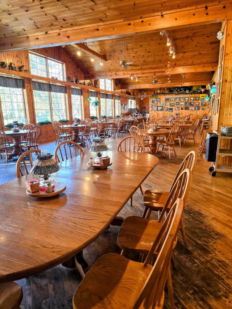 10 Amish Country Dining Spots In Ohio That Travelers Constantly Recommend