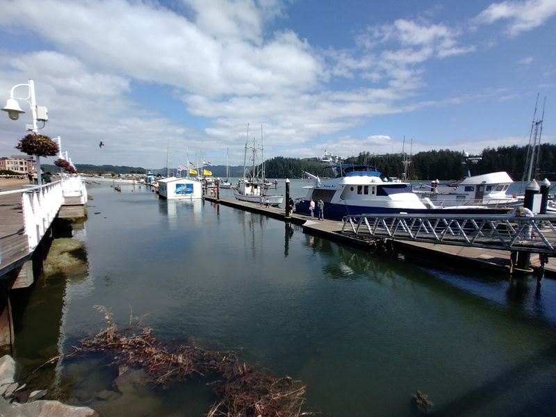 Siuslaw River Life, Boating, and Crabbing