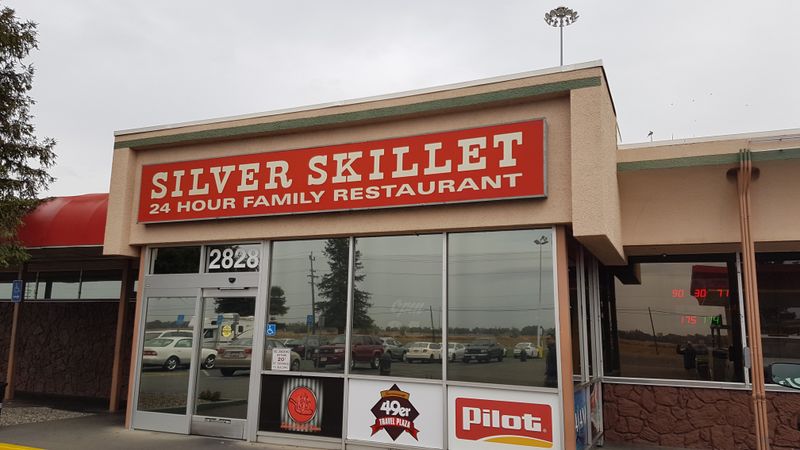 Sparse dining that limits choice