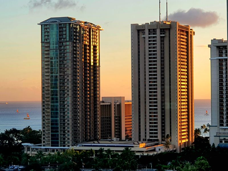 Sunrise at Waikiki and the rhythm of the shoreline