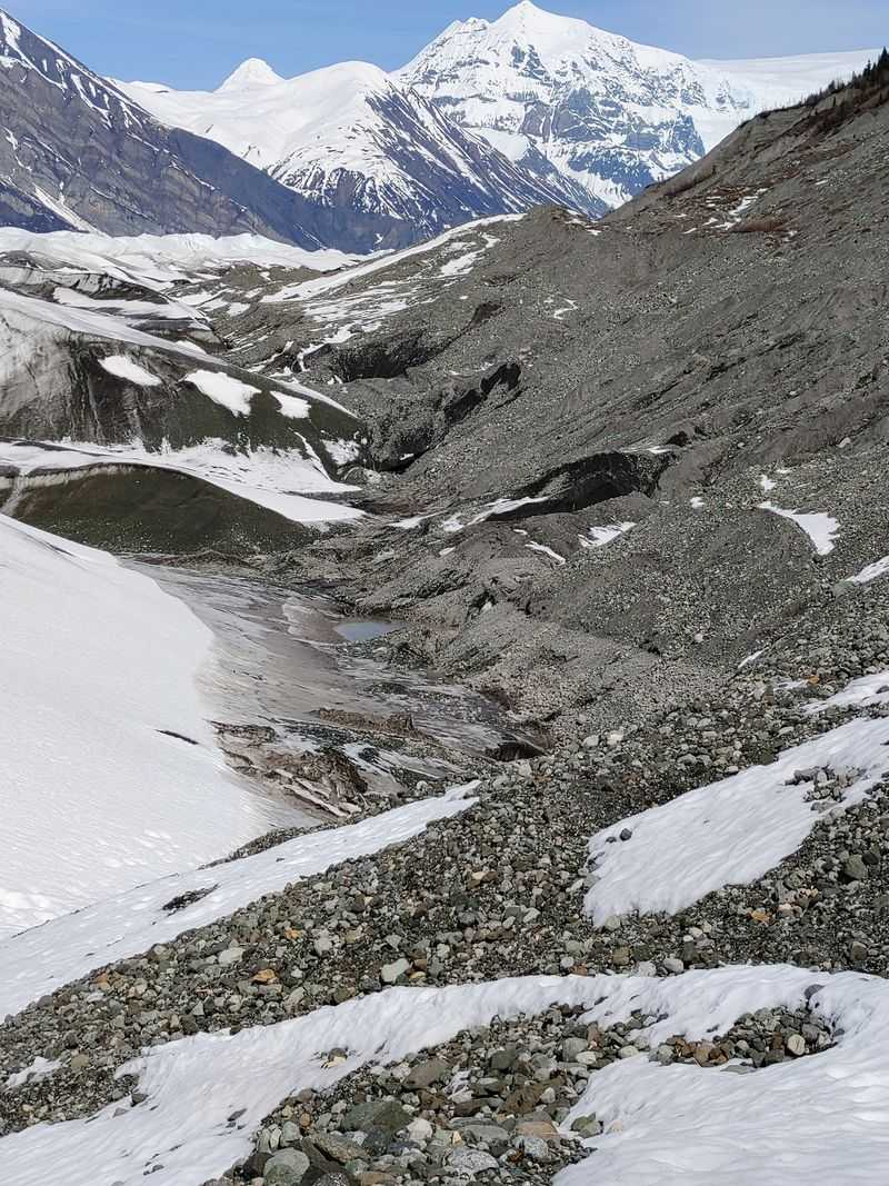 Hiking to Root Glacier viewpoints
