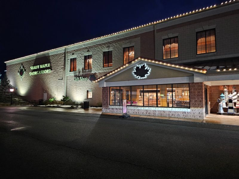 Shady Maple Smorgasbord, East Earl, Pennsylvania