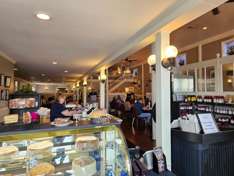 Legendary Fried Chicken That Lives Up To The Hype