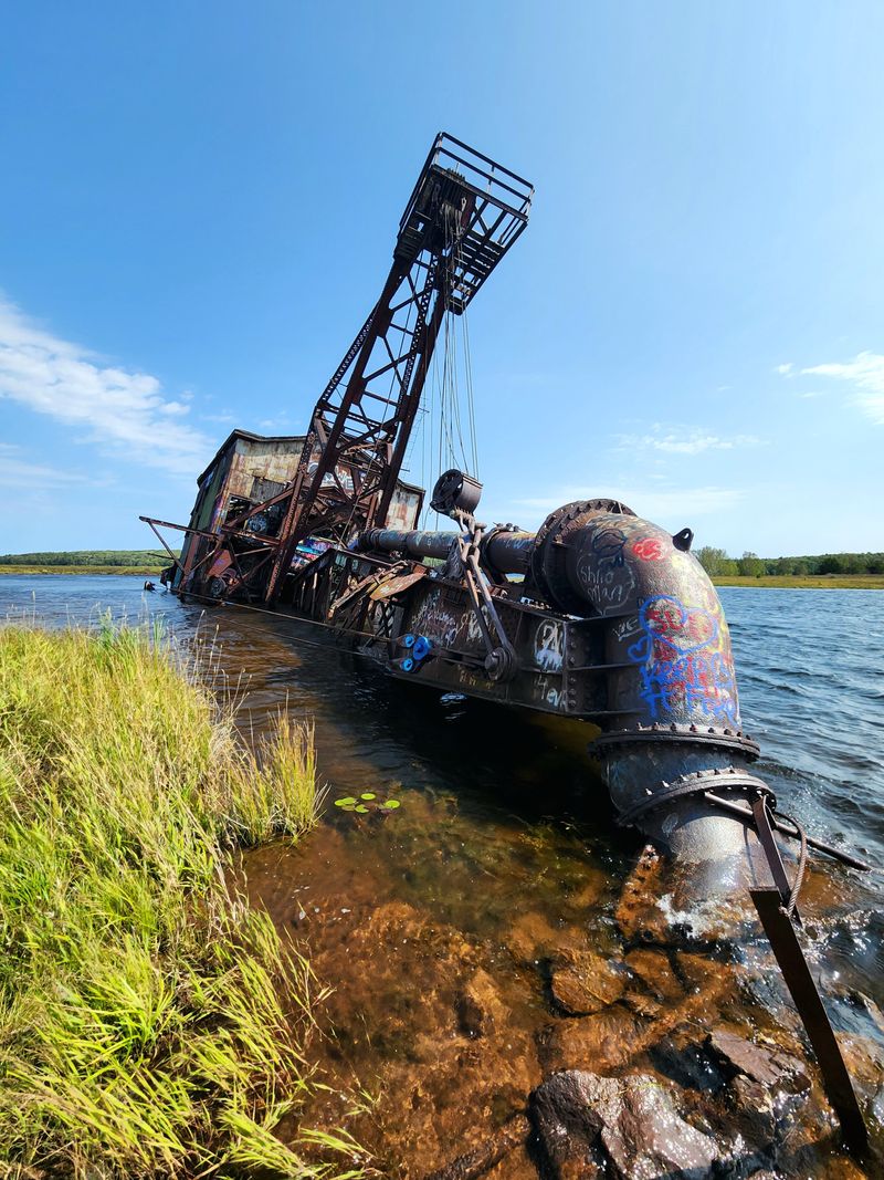 How to reach the shoreline safely