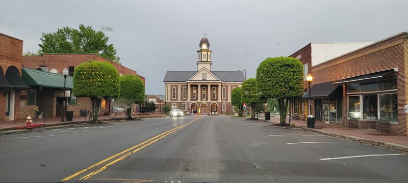 Drift South Toward Pittsboro’s Courthouse Circle