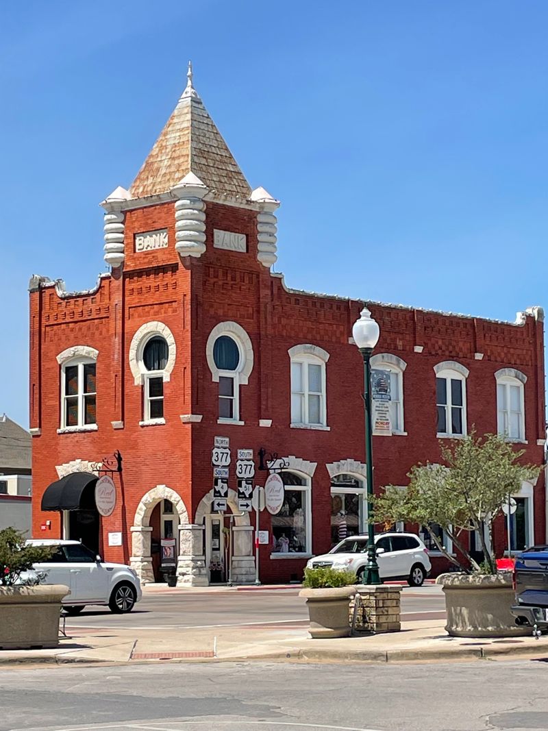 Granbury: Victorian Elegance Around the Square
