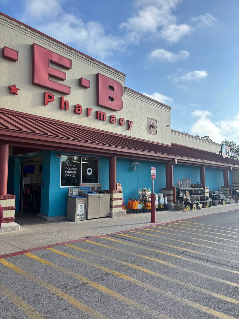 Lockhart and the Local H-E-B