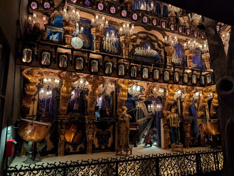 The world of automated music and organs