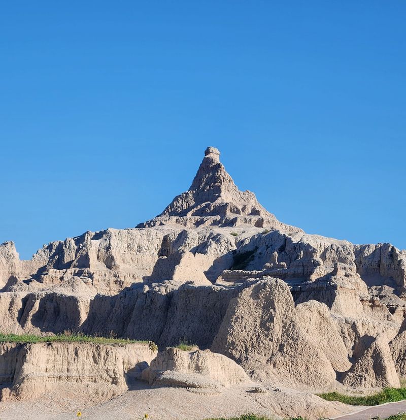 Midday textures and high contrast details