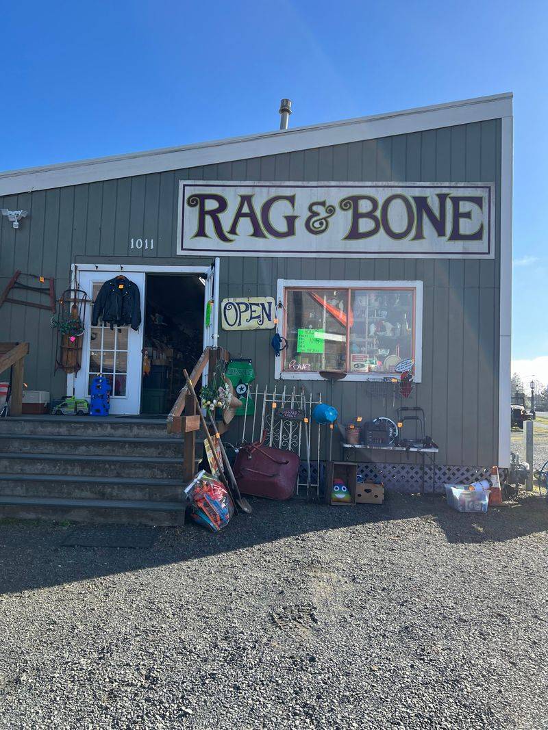 Linda’s Rag & Bone Thrift Shop (Seaside, North Coast)