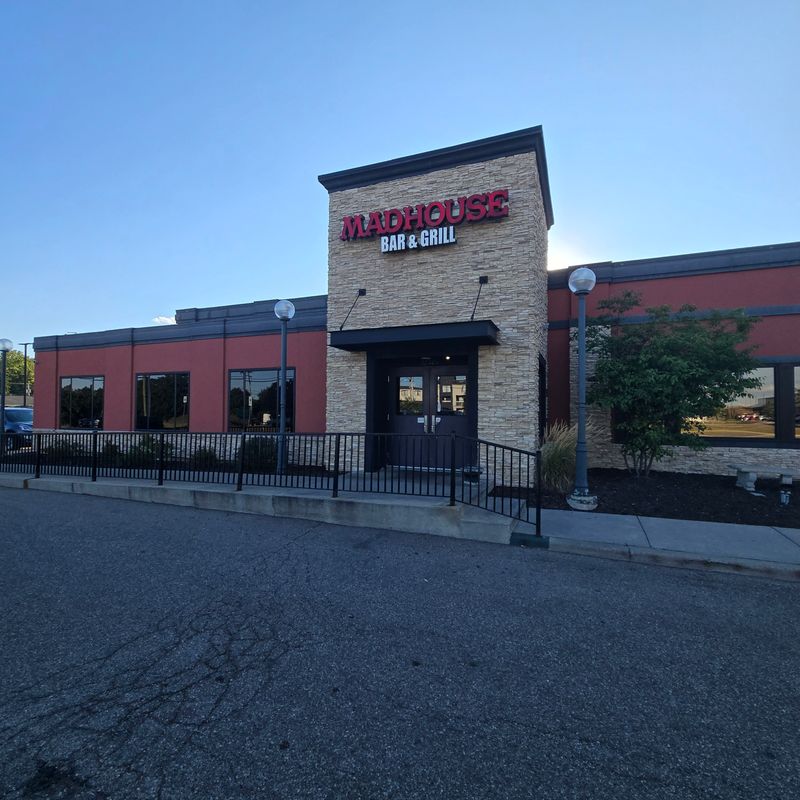Madhouse Bar & Grill - Troy