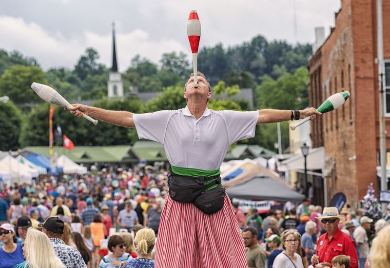 West Jefferson Christmas Crawl, West Jefferson