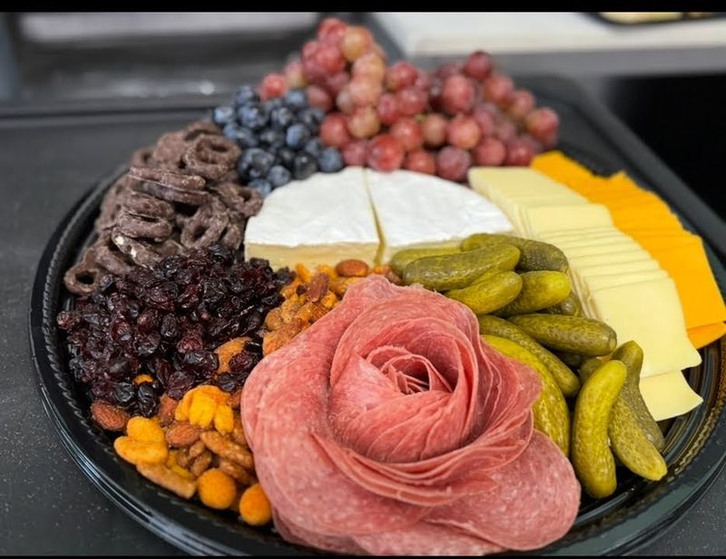 Welcoming Atmosphere Beyond the Plate