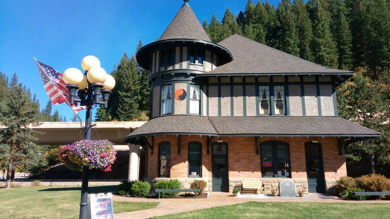 Northern Pacific Depot Museum and Railroad Green