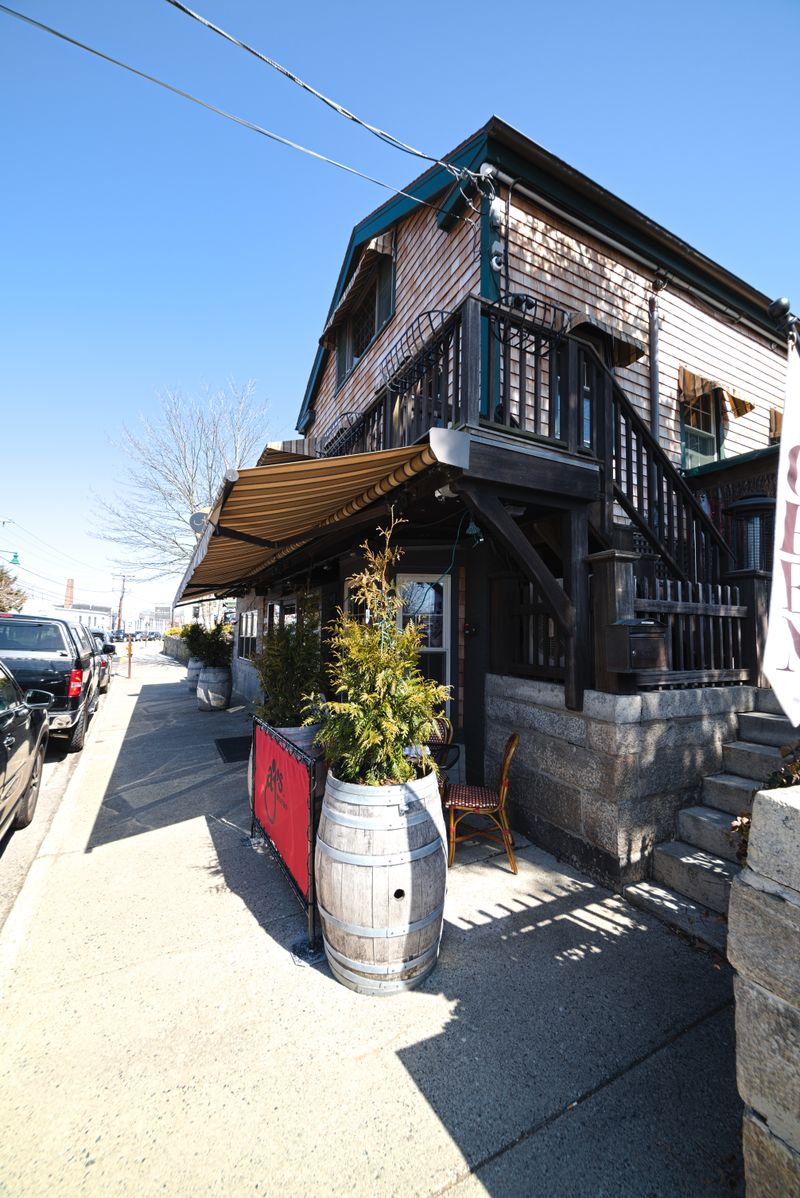 Seasonal Entertainment That Moves With You