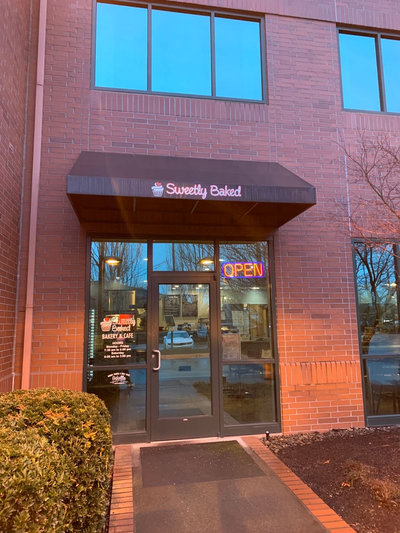 Sweetly Baked, Salem