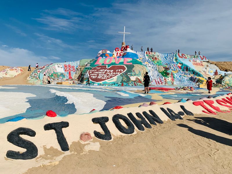 Salvation Mountain, the technicolor welcome