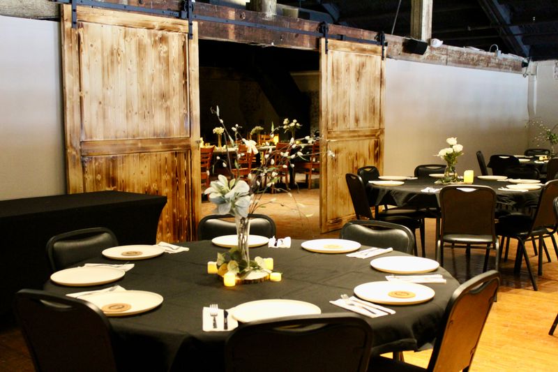 A Food Scene Anchored in Familiarity