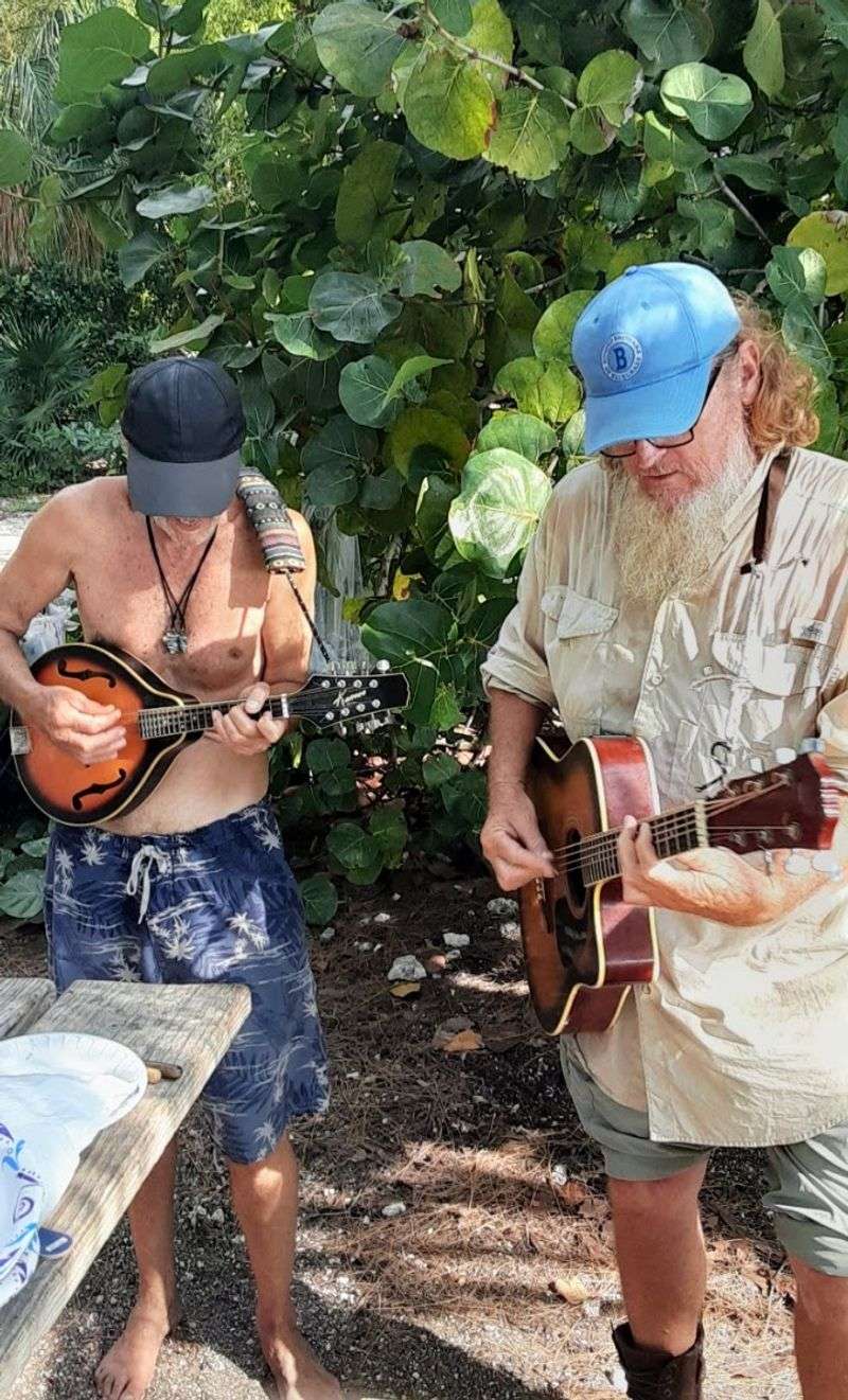 Mountain View: Folk Music Heritage and Quiet Squares