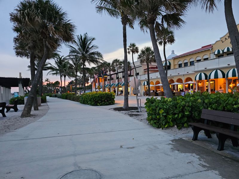 Lake Worth Beach Boardwalk, 10 S Ocean Blvd, Lake Worth Beach, FL 33460