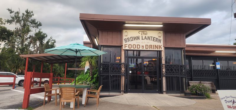 Brown Lantern, Live Oak