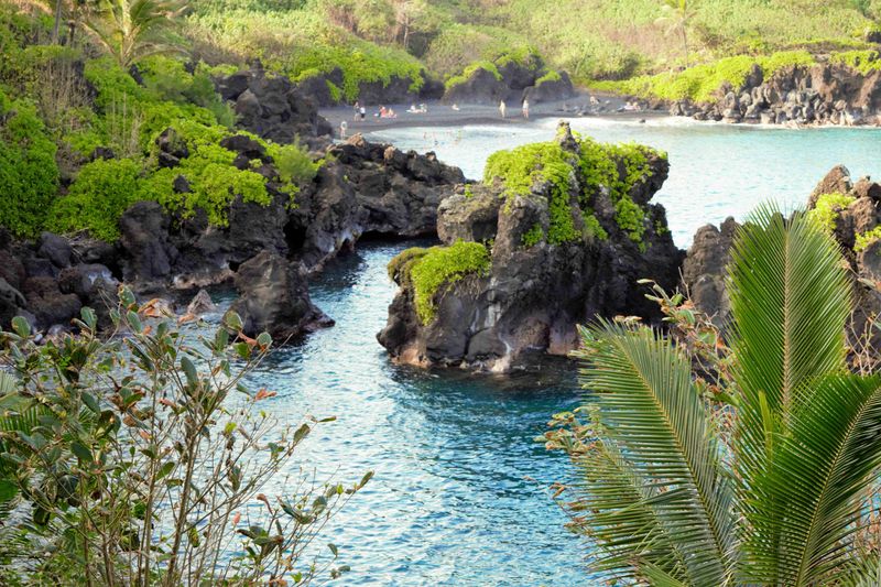 Kaihalulu Red Sand Beach