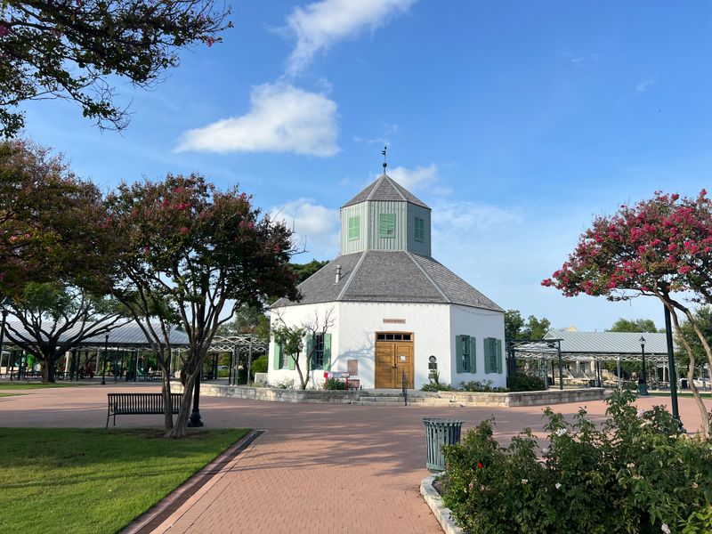 Fredericksburg Main Street Stroll Breaks