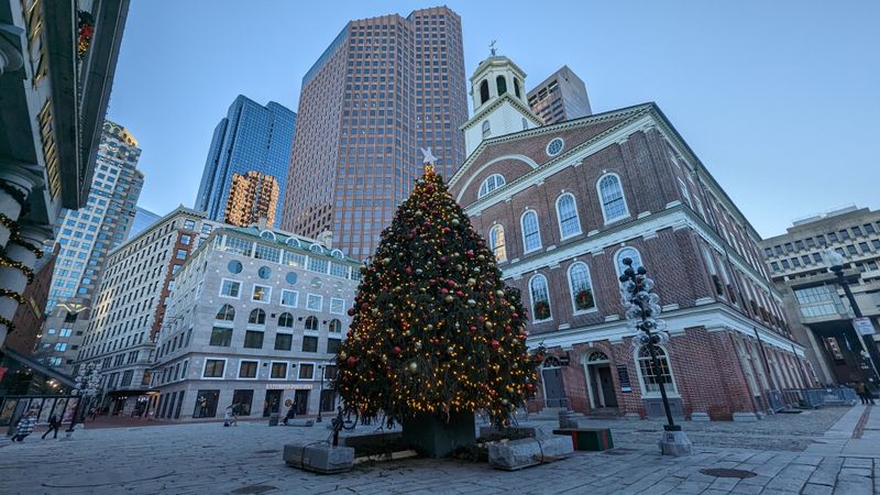 Photo stops stall the flow at gateway spots