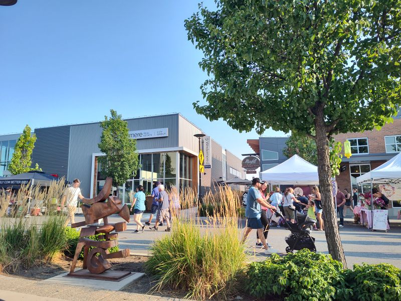 Food Vendors Offer Warming Treats That Define Winter Comfort