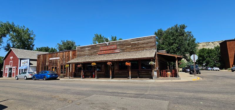 A Holiday Market That Thrives by Staying Small