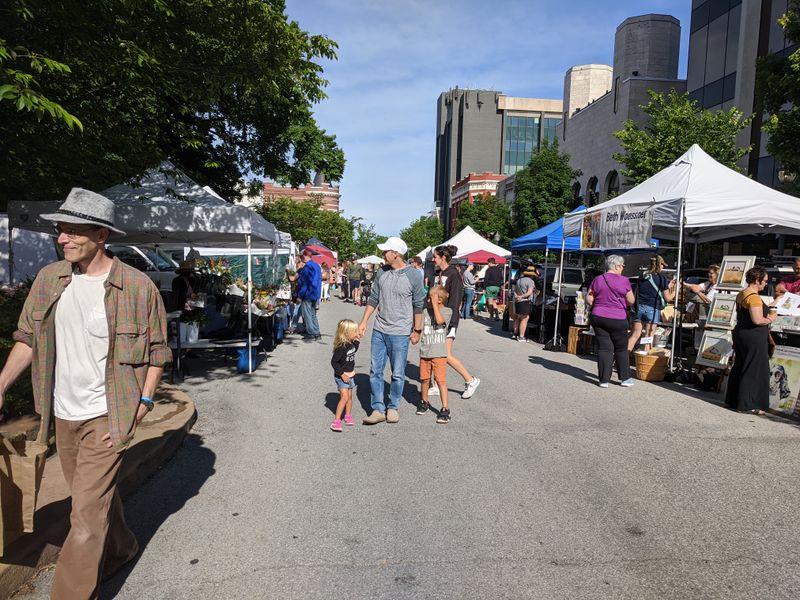 Out-of-Town Visitors Treating Markets Like Tourist Attractions