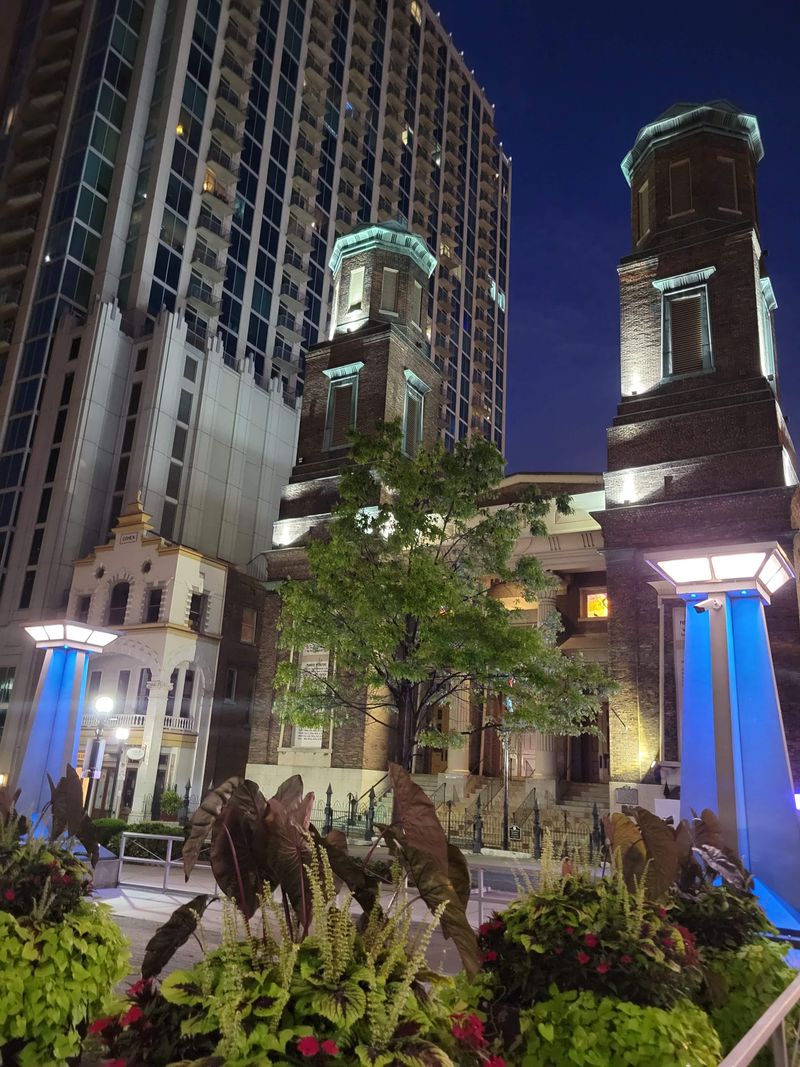 Ryman Perimeter and the Echo of a Stage