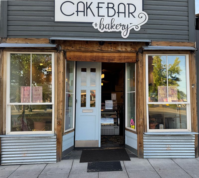 CakeBar + Bakery, Central Point