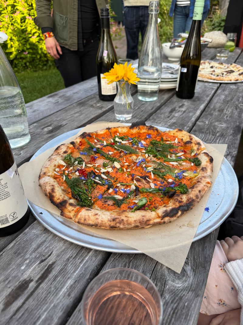 Wood-Fired Pizza That Redefines What Good Crust Actually Means