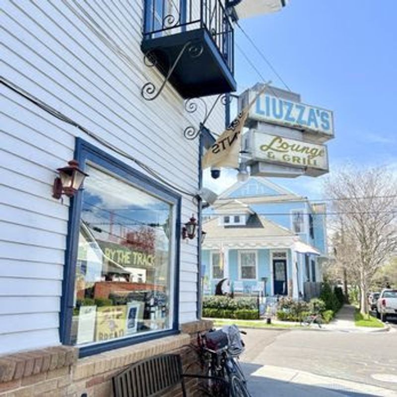 Liuzza's by the Track