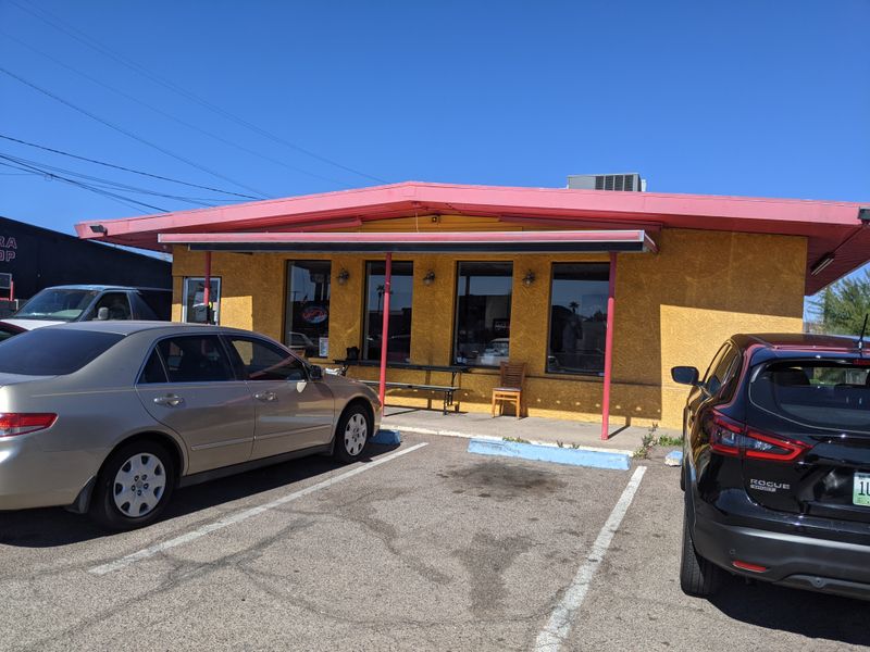 Stacy's Off Da Hook BBQ & Soul Food, 1935 W Glendale Ave, Phoenix, AZ 85021