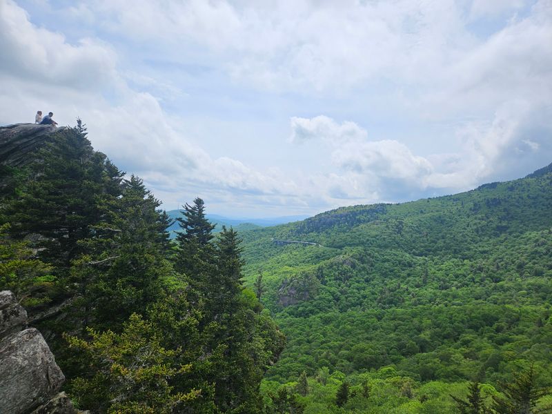 Blue Ridge mists that set the mood