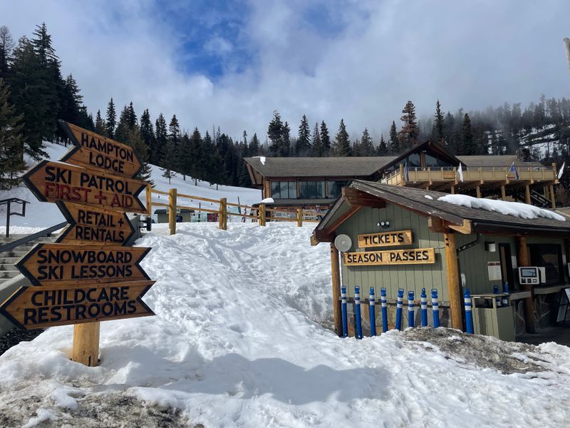 Mission Ridge (Christmas On The Mountain Above Wenatchee)