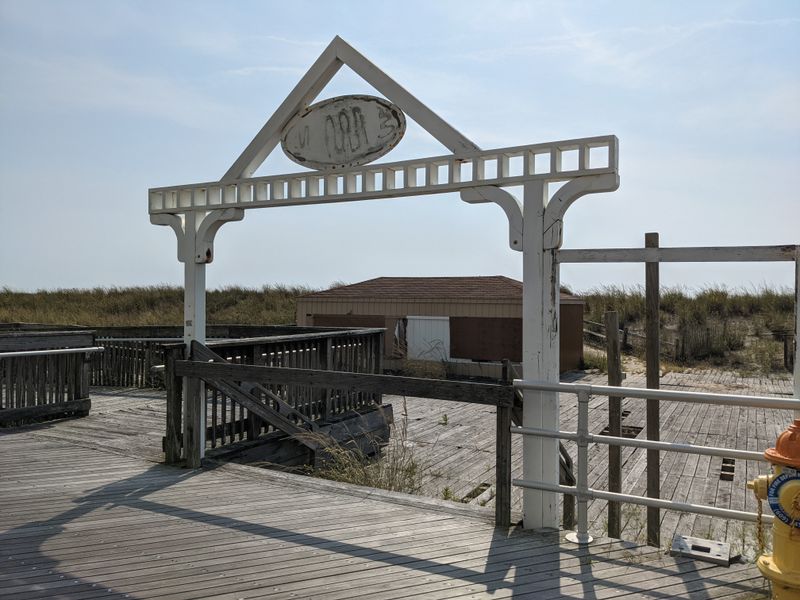 Reading the architecture without a tour