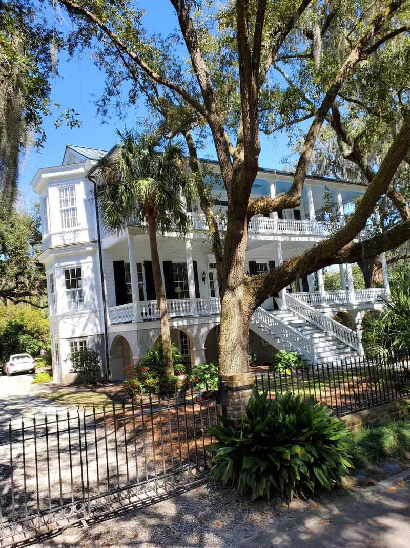 A Town Where Winter Accents Highlight Craftsmanship