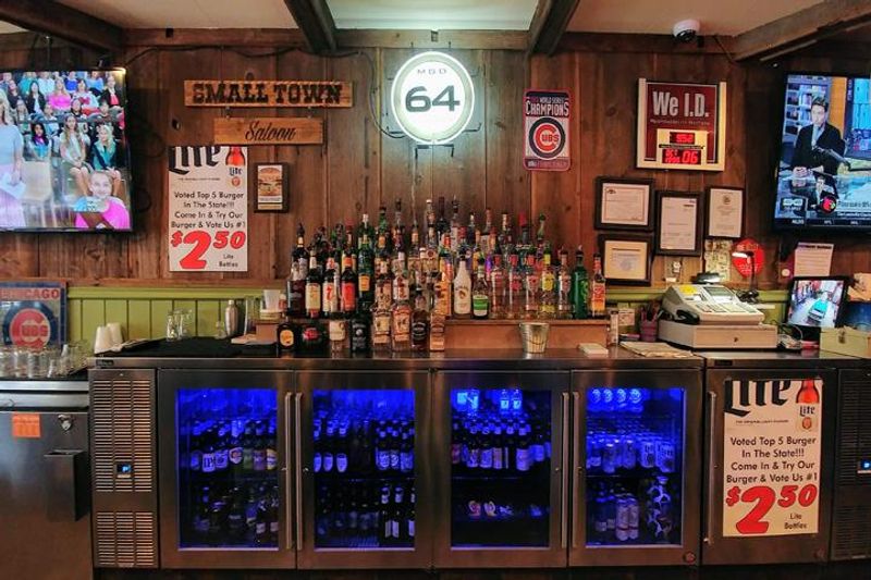 Small Town Saloon, Elizabeth