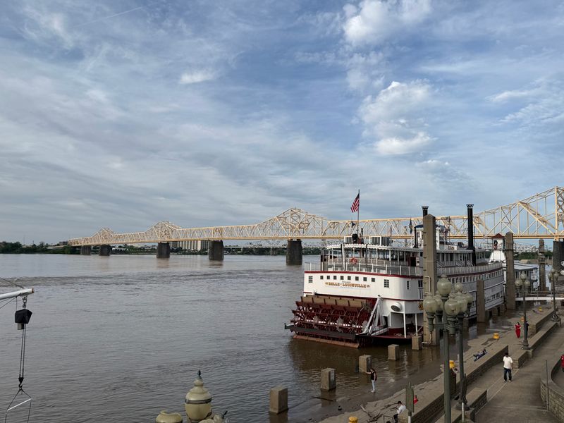 Bonus Dock Stroll, Louisville to Newport Link