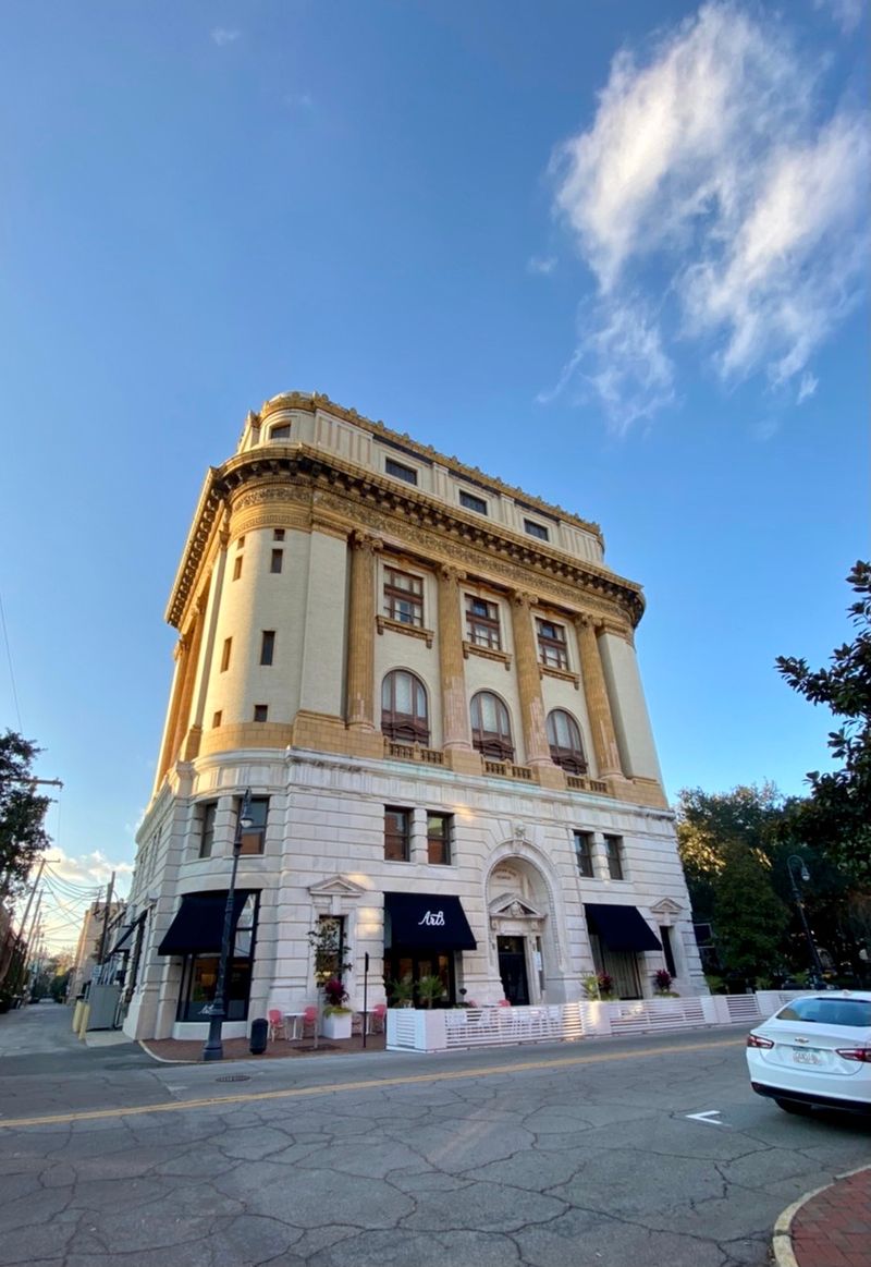 Why Travelers Say Savannah’s Alleys Hold Its True Story