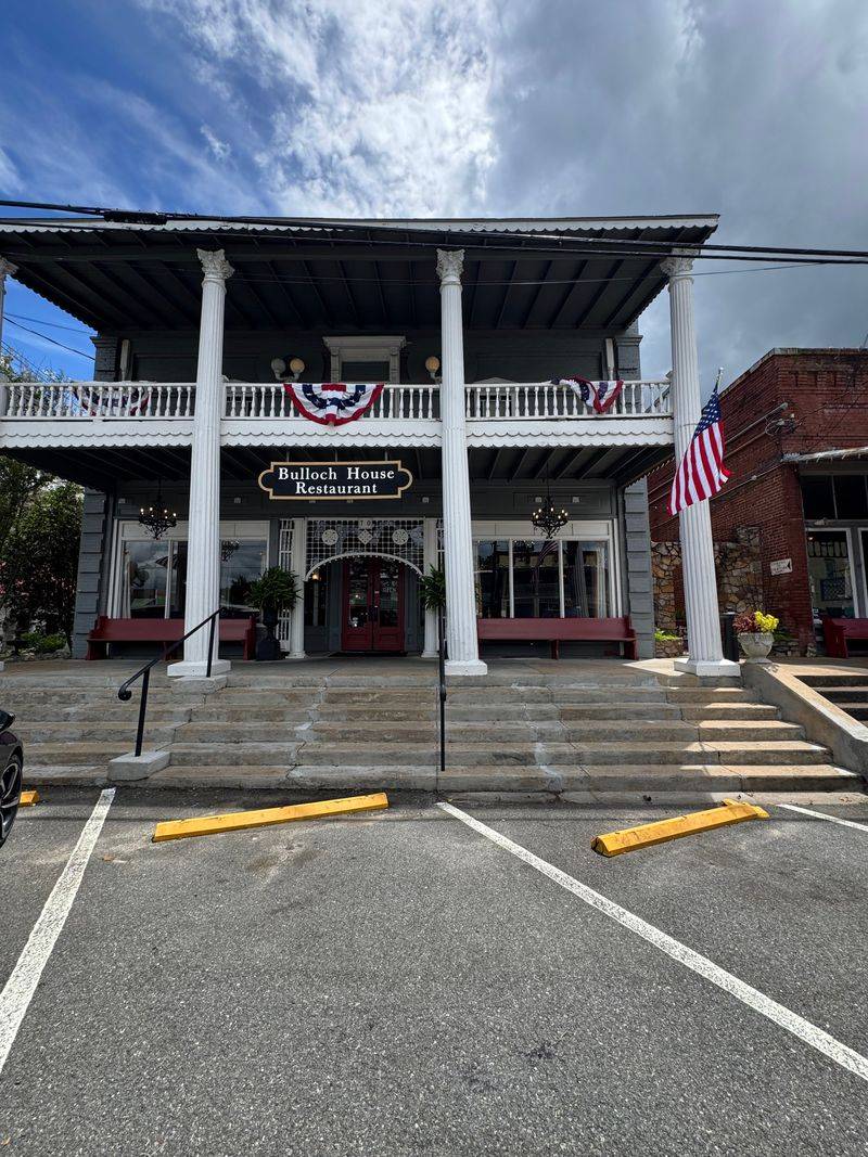 Weekend Crowds That Tell The Truth