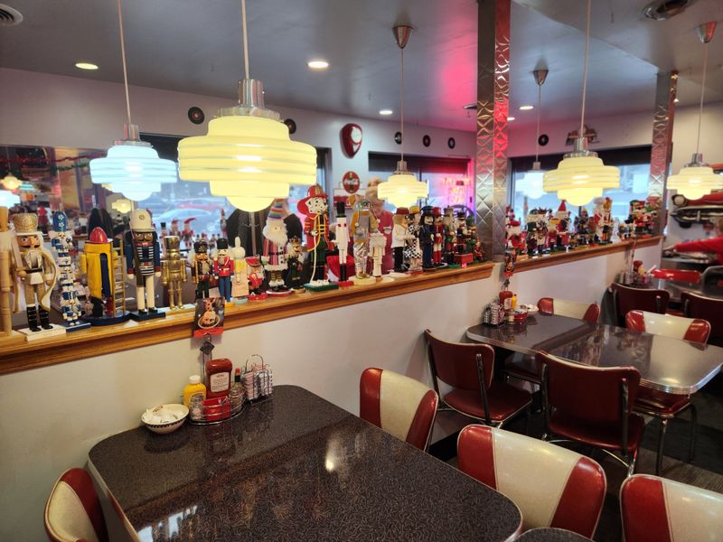 Nutcracker 50's Family Restaurant, Pataskala