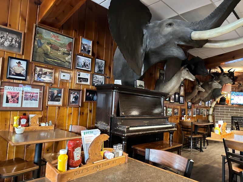 Ole's Big Game Steakhouse, Paxton