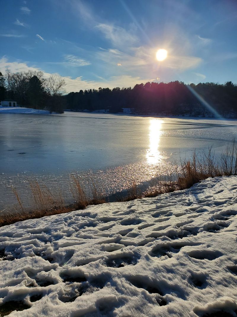 Explore Mohegan Park’s winter loops and ponds